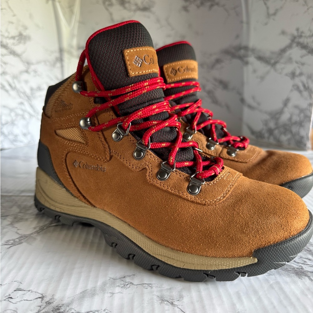 Columbia Women's Hiking Boots - Brown and Red